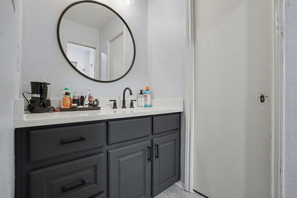 1813 E Terrace Street, Grand Prairie, TX 75050