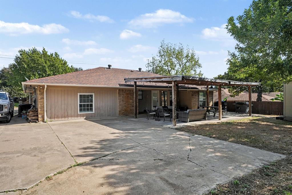 1813 E Terrace Street, Grand Prairie, TX 75050