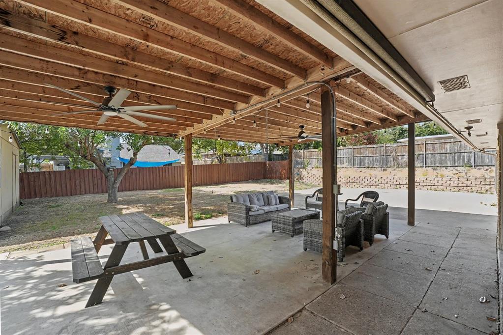 1813 E Terrace Street, Grand Prairie, TX 75050
