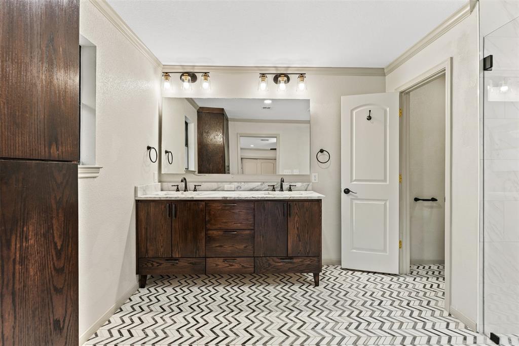 5015 Meadow Wood Drive, Waco, TX 76710