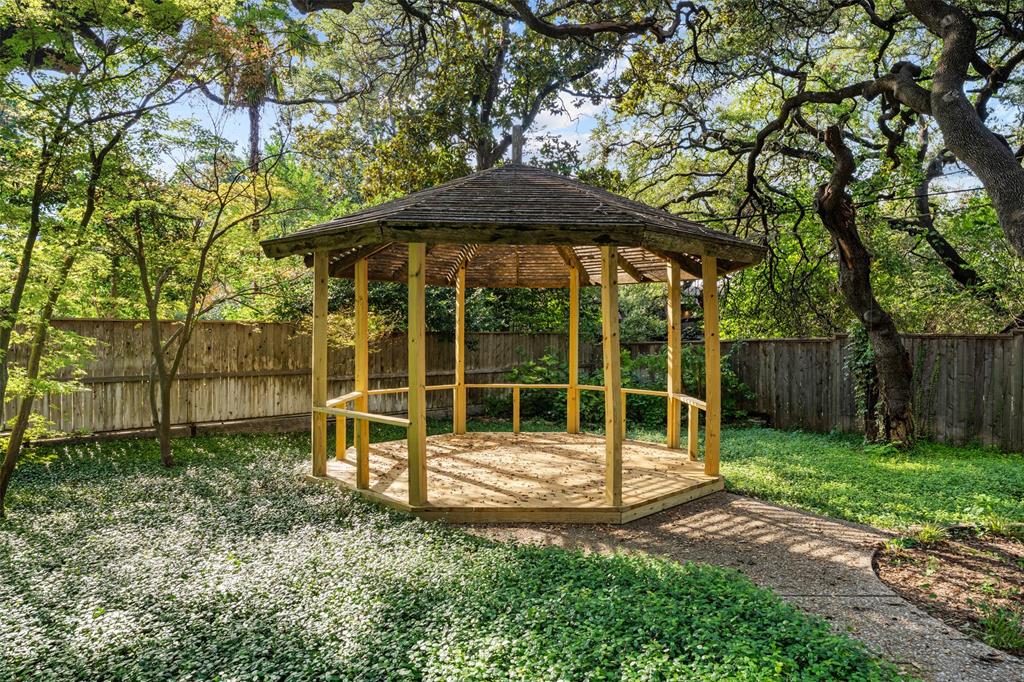 5015 Meadow Wood Drive, Waco, TX 76710