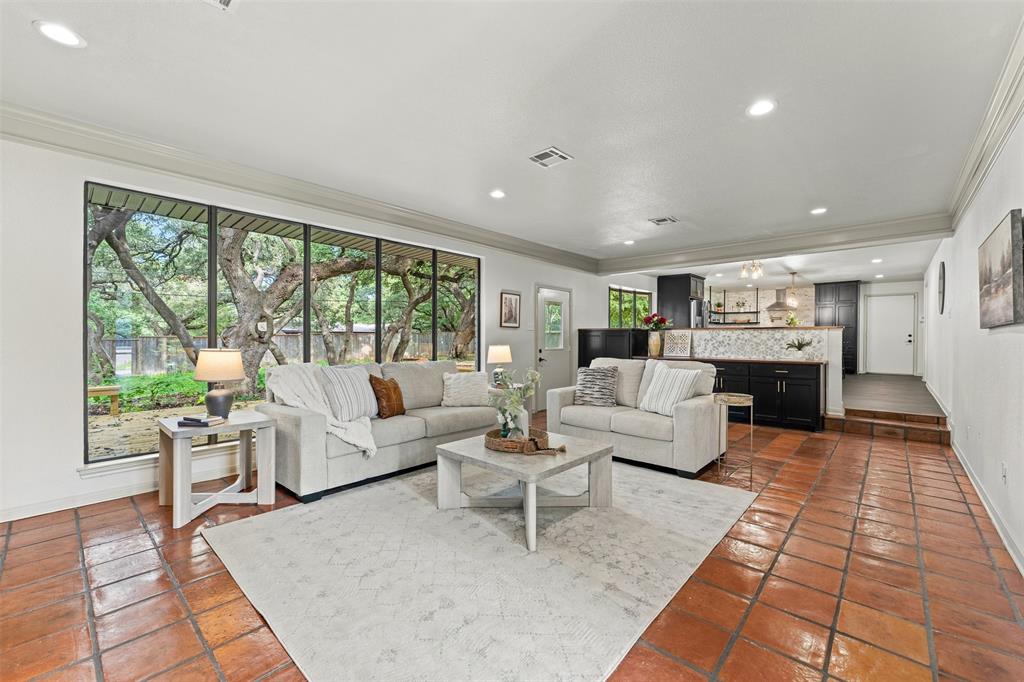 5015 Meadow Wood Drive, Waco, TX 76710