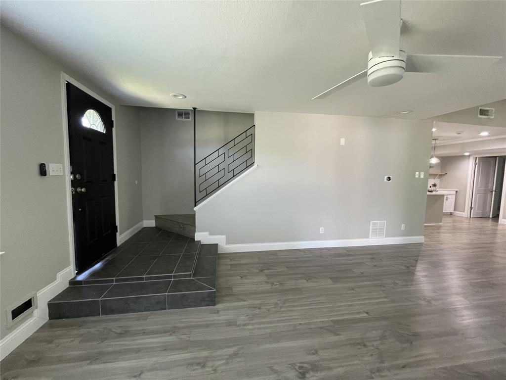 Entryway featuring dark wood-type flooring and ceiling fan