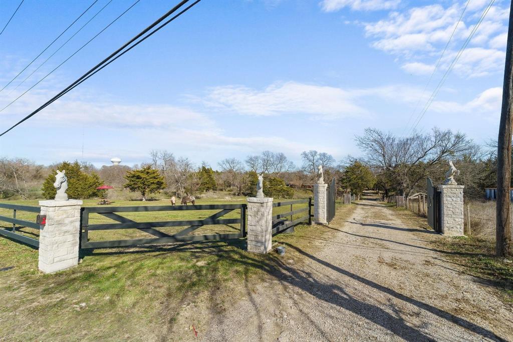 1006 S Clark Road, Cedar Hill, TX 75104 1006 S Clark Road, Cedar Hill, TX 75104
