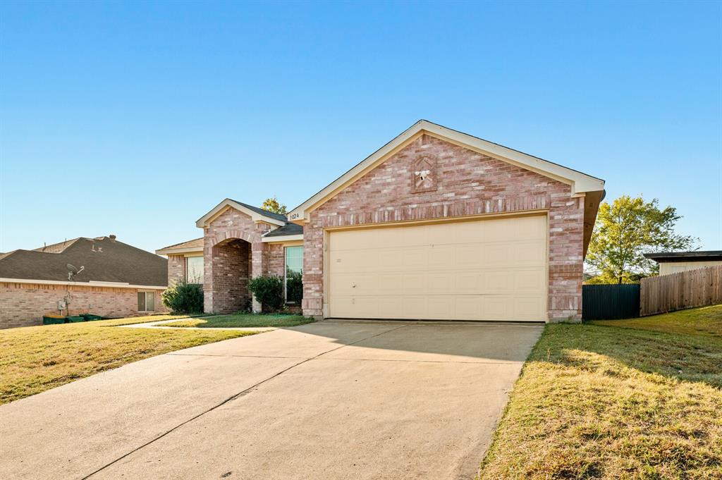 1024 Cove Hollow Drive, Cedar Hill, TX 75104