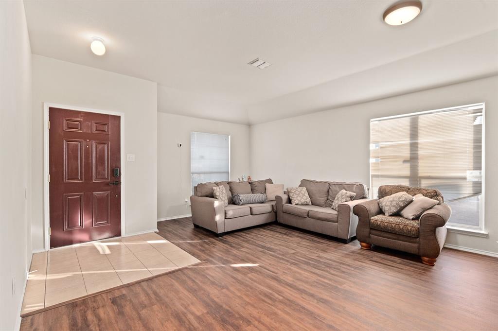 1024 Cove Hollow Drive, Cedar Hill, TX 75104