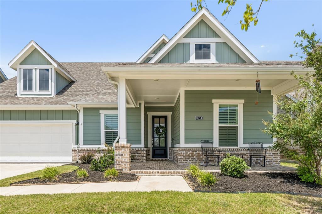Close up of that front porch!