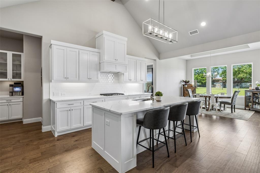 Continued reflection of the open spaces and adjacent mudroom!