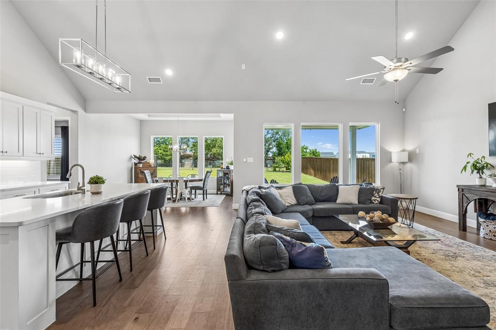Large open space with oversize eat in island!