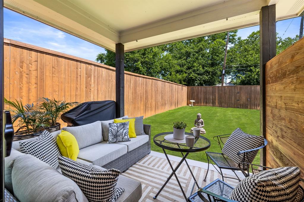 View of patio / terrace featuring outdoor lounge area