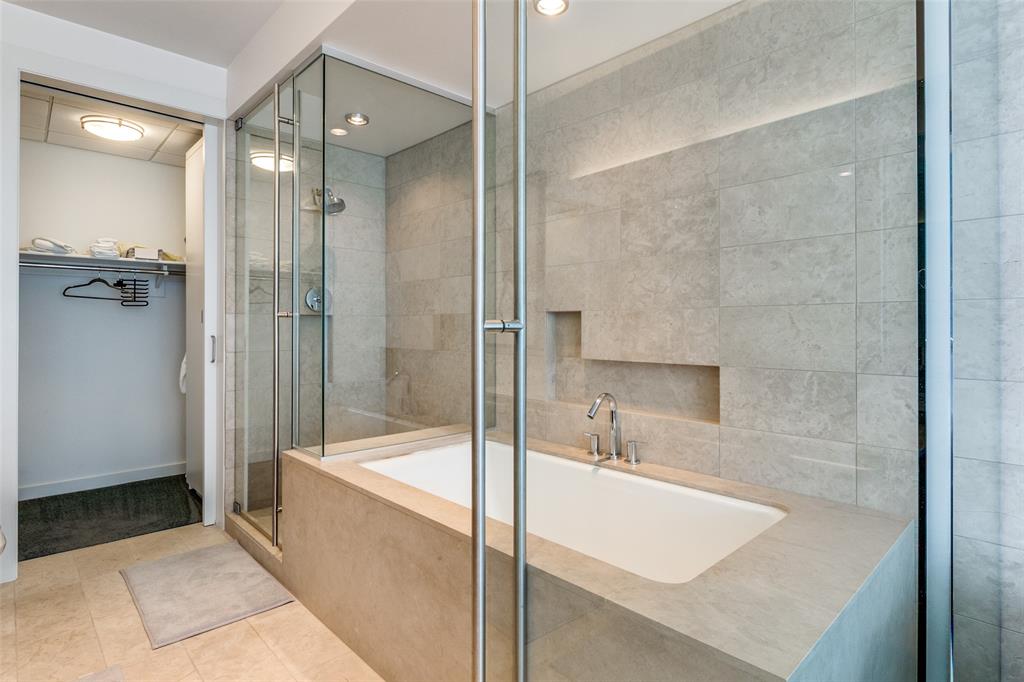 2900 Mckinnon Street, #402, Dallas, TX 75201