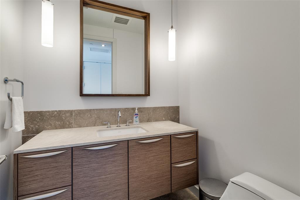 2900 Mckinnon Street, #402, Dallas, TX 75201