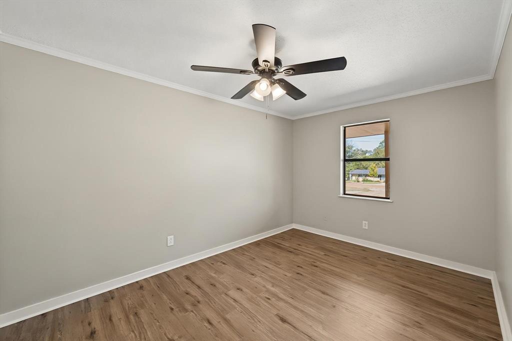 2367 Royal Drive E, Chandler, TX 75758