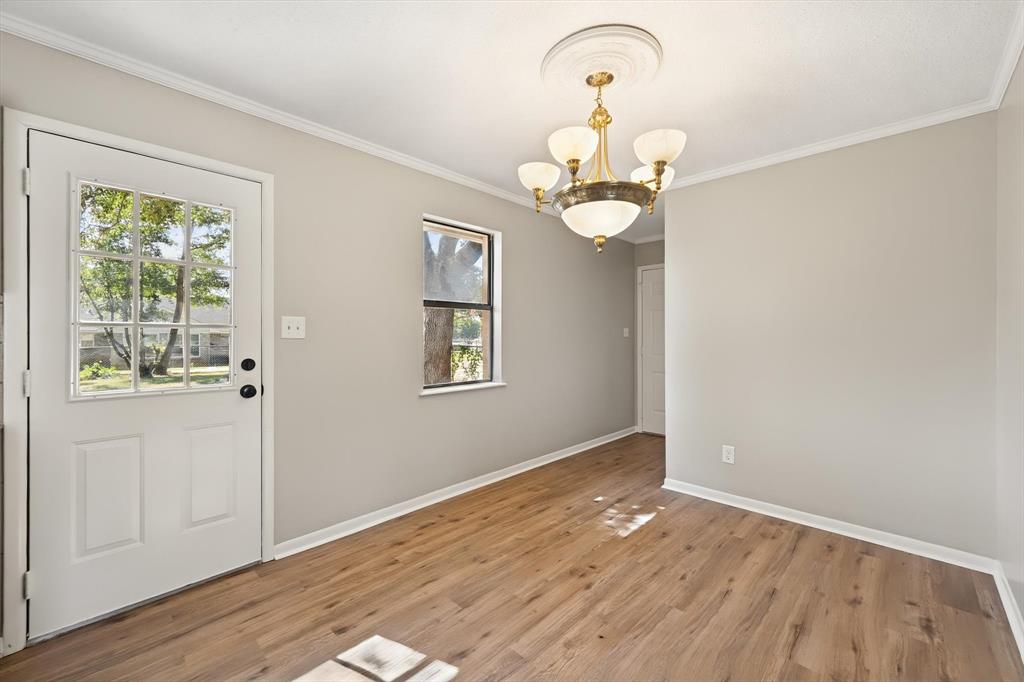 2367 Royal Drive E, Chandler, TX 75758