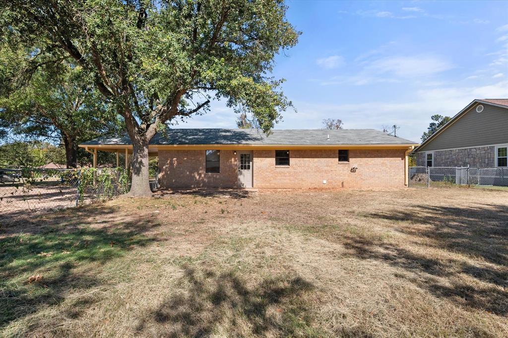 2367 Royal Drive E, Chandler, TX 75758
