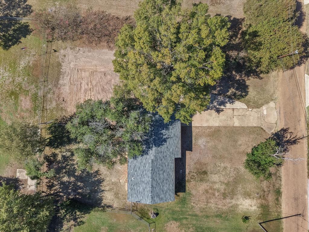 2367 Royal Drive E, Chandler, TX 75758