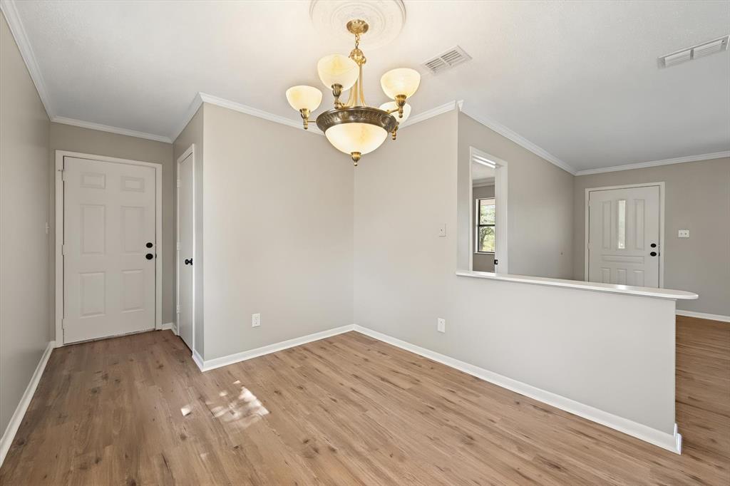 2367 Royal Drive E, Chandler, TX 75758