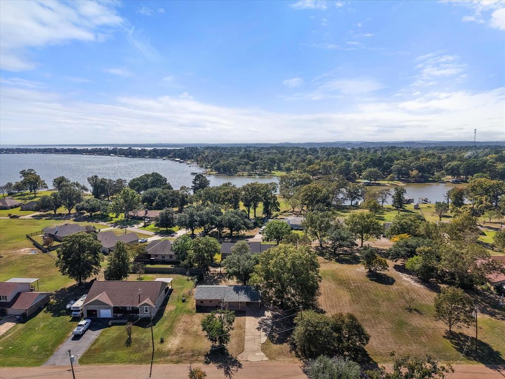 2367 Royal Drive E, Chandler, TX 75758