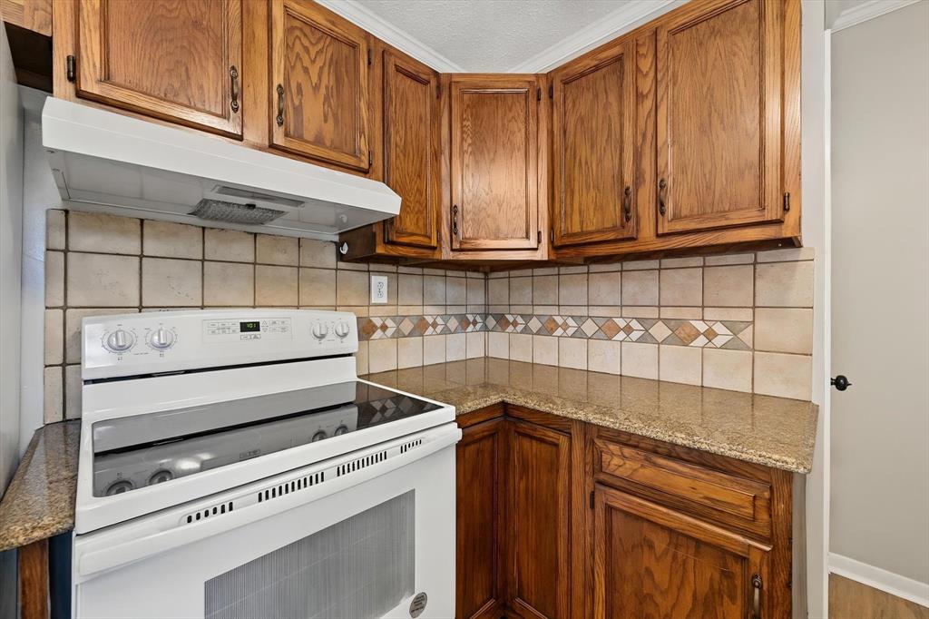 2367 Royal Drive E, Chandler, TX 75758