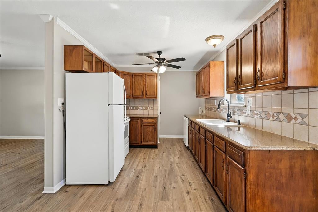 2367 Royal Drive E, Chandler, TX 75758 2367 Royal Drive E, Chandler, TX 75758
