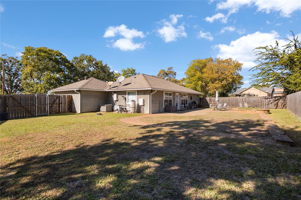 15573 Lakeside Drive, Bullard, TX 75757 15573 Lakeside Drive, Bullard, TX 75757