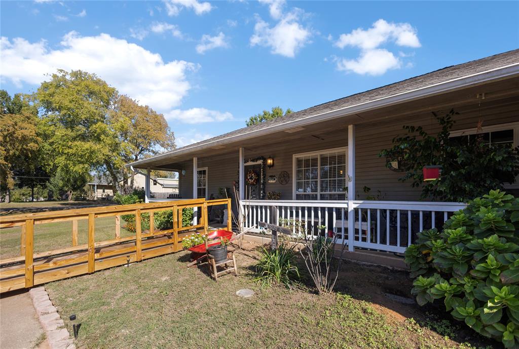 15573 Lakeside Drive, Bullard, TX 75757 15573 Lakeside Drive, Bullard, TX 75757