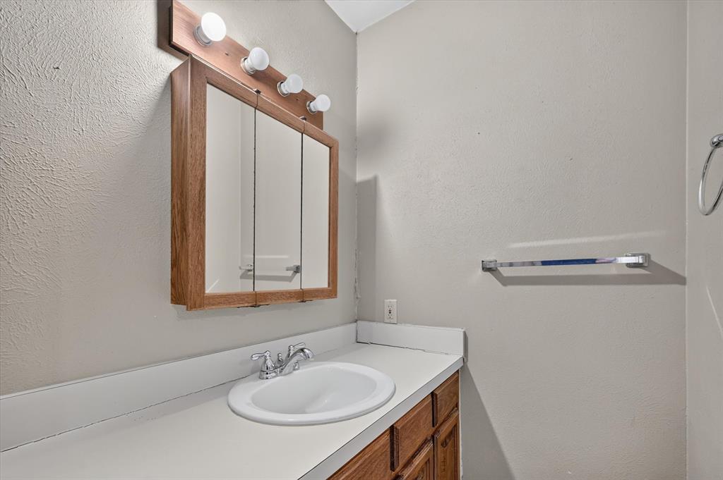 Bathroom 3 in apartment