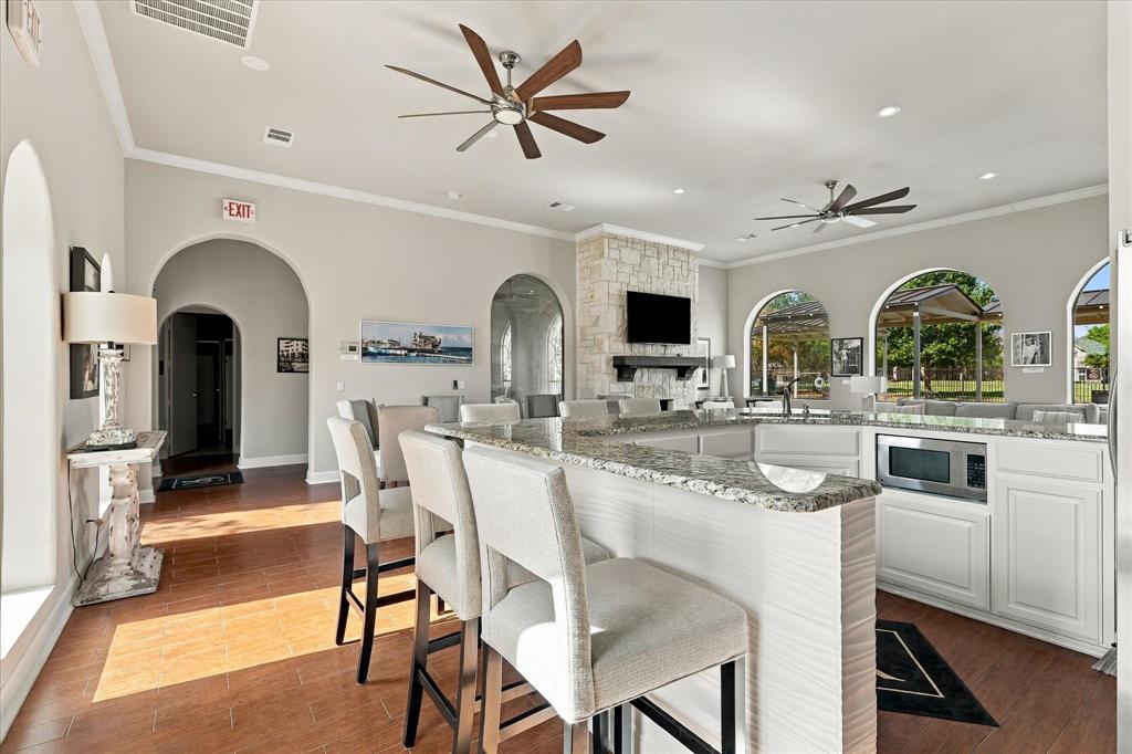 Enjoy the clubhouse, fitness center, sparkling pool, and expansive community park!