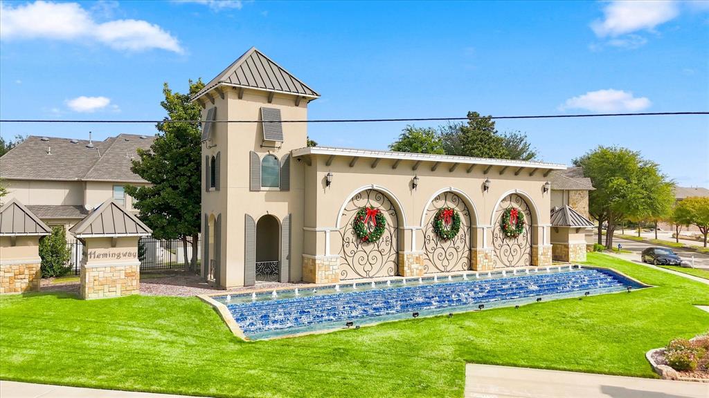 Move to Hemingway at Craig Ranch in time for the holidays! Imagine welcoming the season with festive decorations and charming fountains.