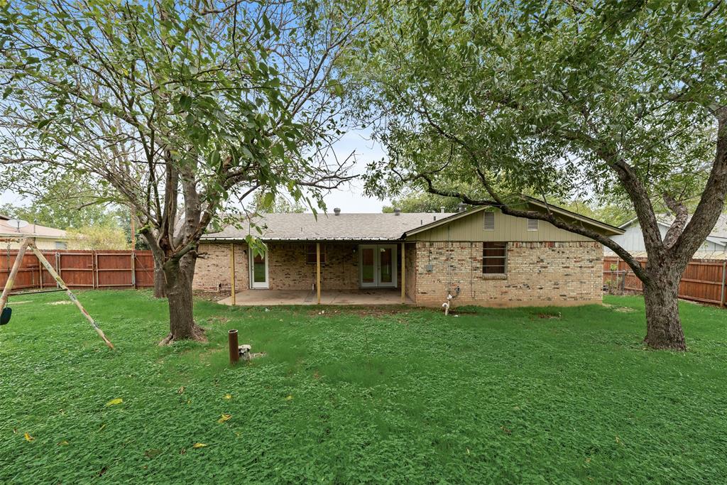 300 S Cherry Lane, Granbury, TX 76048