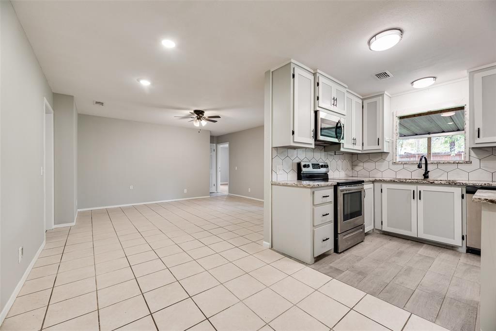300 S Cherry Lane, Granbury, TX 76048