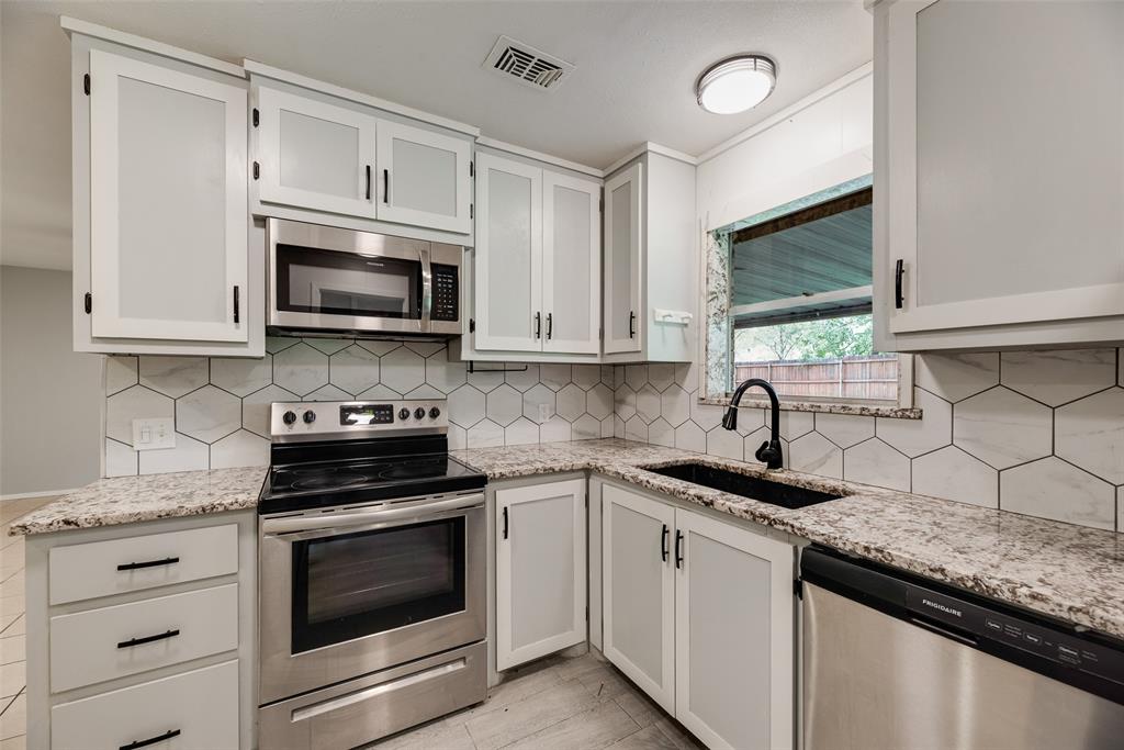 300 S Cherry Lane, Granbury, TX 76048
