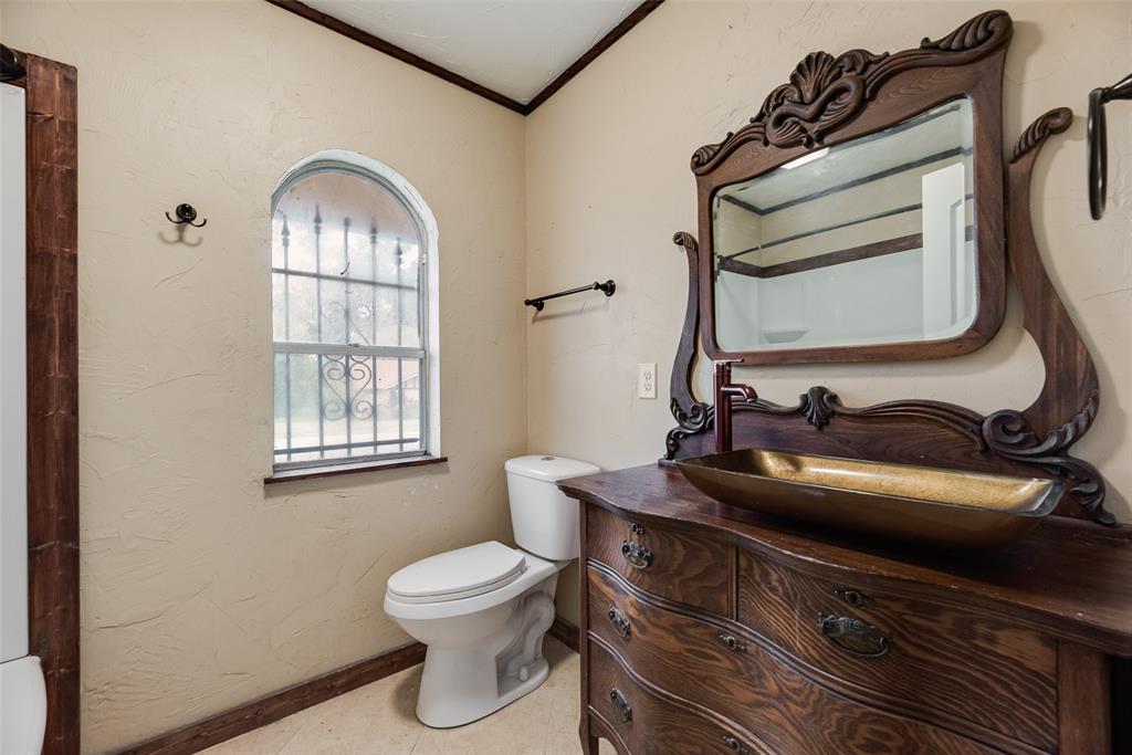 300 S Cherry Lane, Granbury, TX 76048