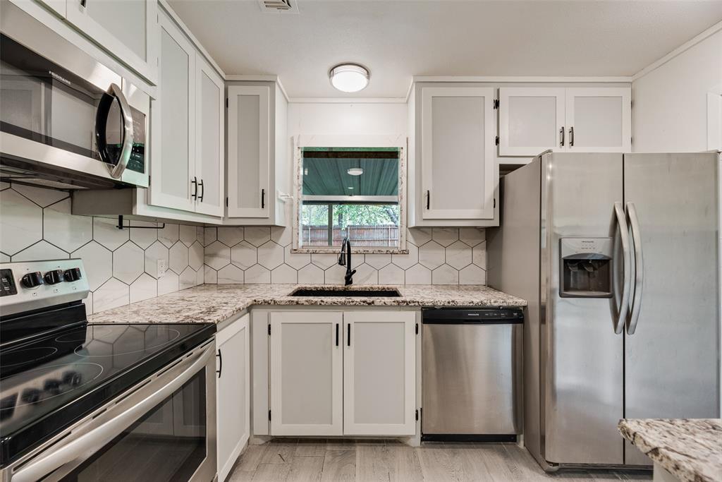 300 S Cherry Lane, Granbury, TX 76048