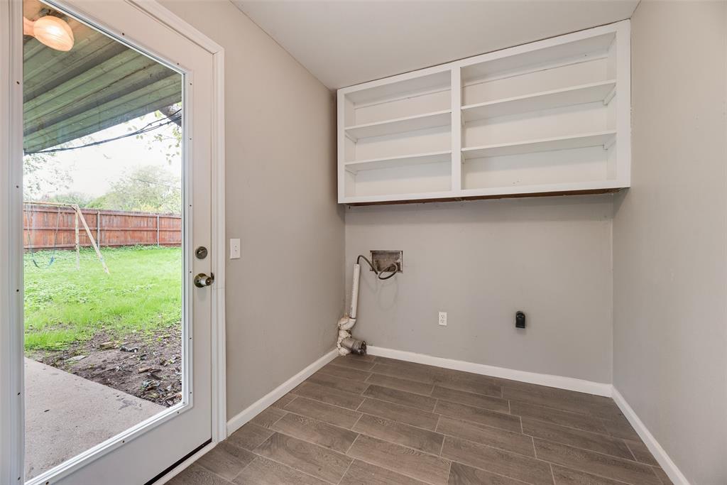 300 S Cherry Lane, Granbury, TX 76048