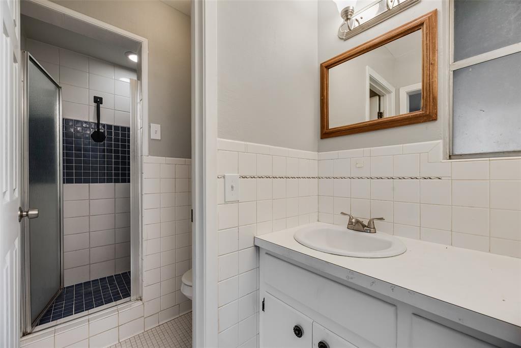 300 S Cherry Lane, Granbury, TX 76048