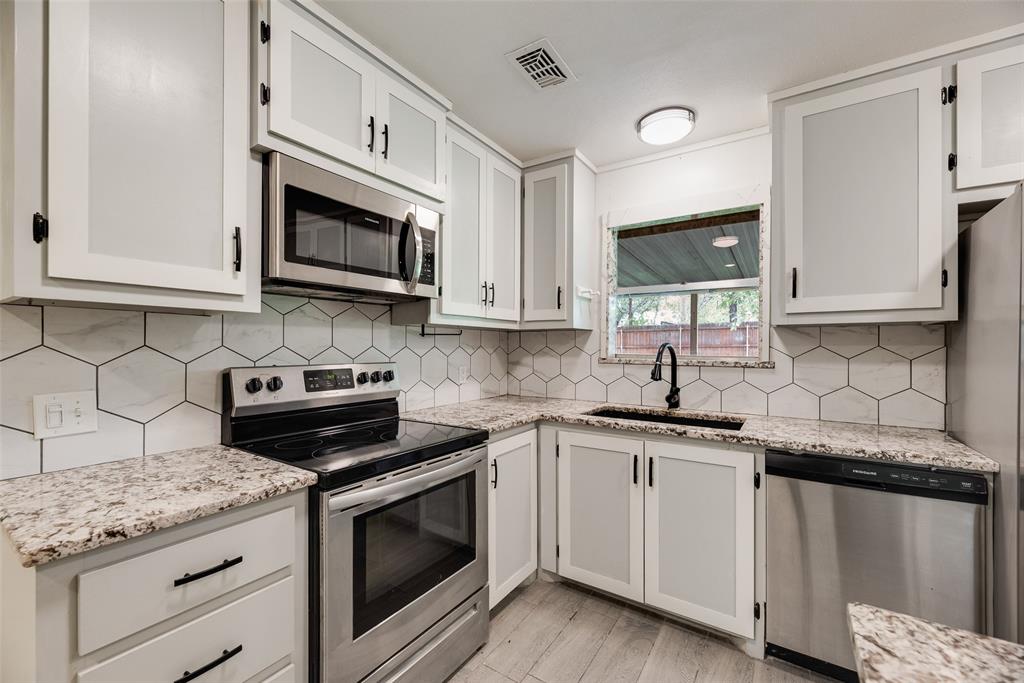 300 S Cherry Lane, Granbury, TX 76048