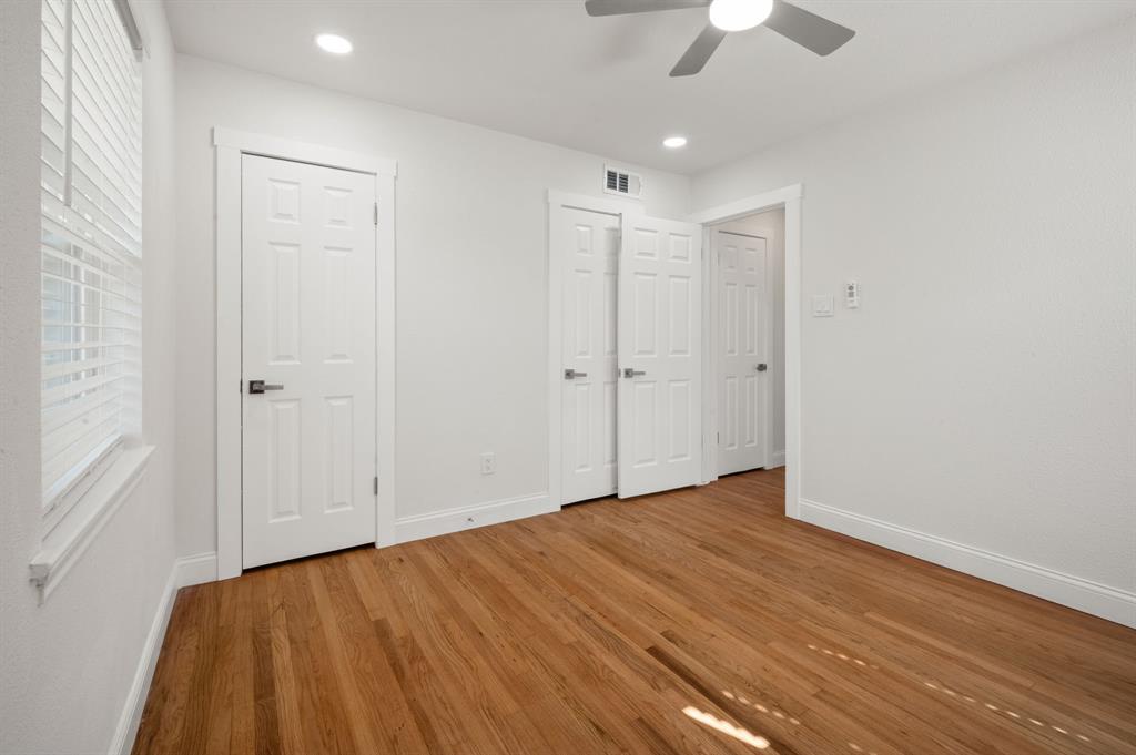 Room featuring wood-finish flooring, recessed lighting, a ceiling fan, and multi-panel interior doors
