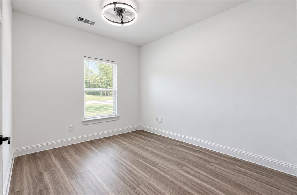 504 W 9th Street, Kemp, TX 75143