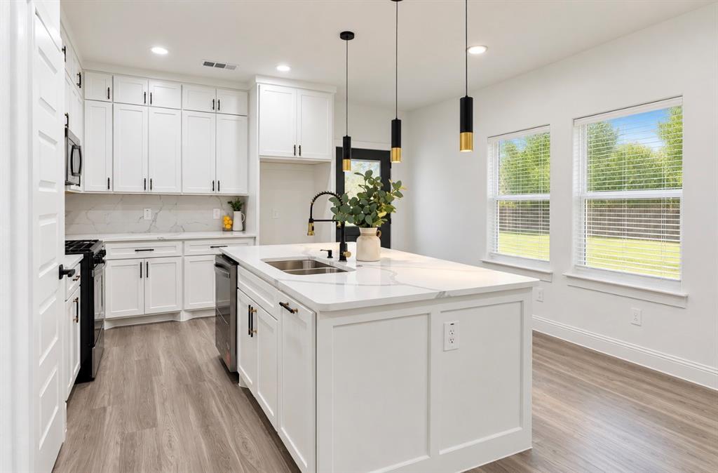 504 W 9th Street, Kemp, TX 75143