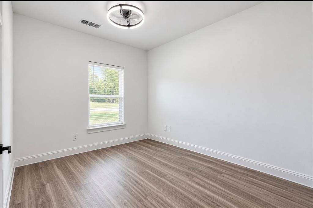 504 W 9th Street, Kemp, TX 75143