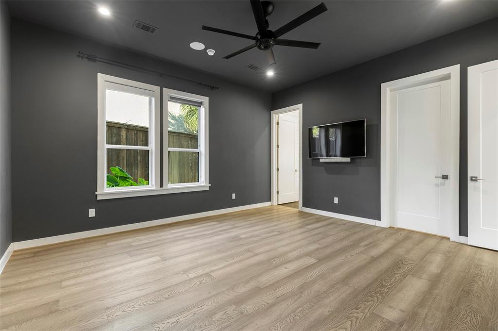 1211 Woodlawn Avenue, Dallas, TX 75208
