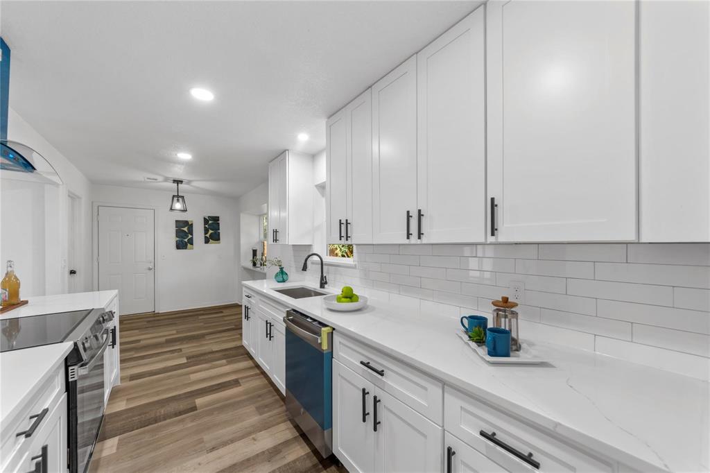 2405 Roundrock Trail, Plano, TX 75075 2405 Roundrock Trail, Plano, TX 75075