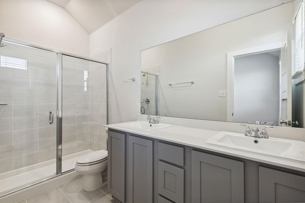 Primary Bathroom in the Ash home plan – REPRESENTATIVE PHOTO