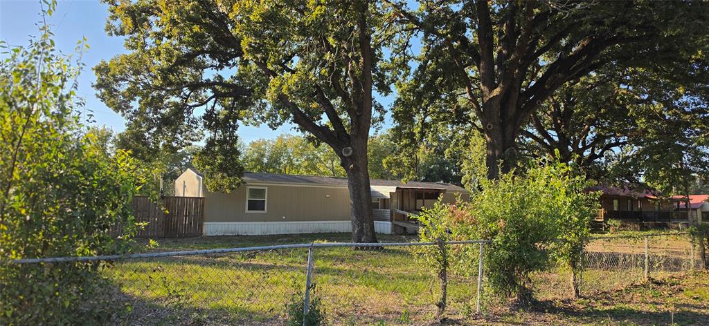 1001 Hemlock Drive, West Tawakoni, TX 75474