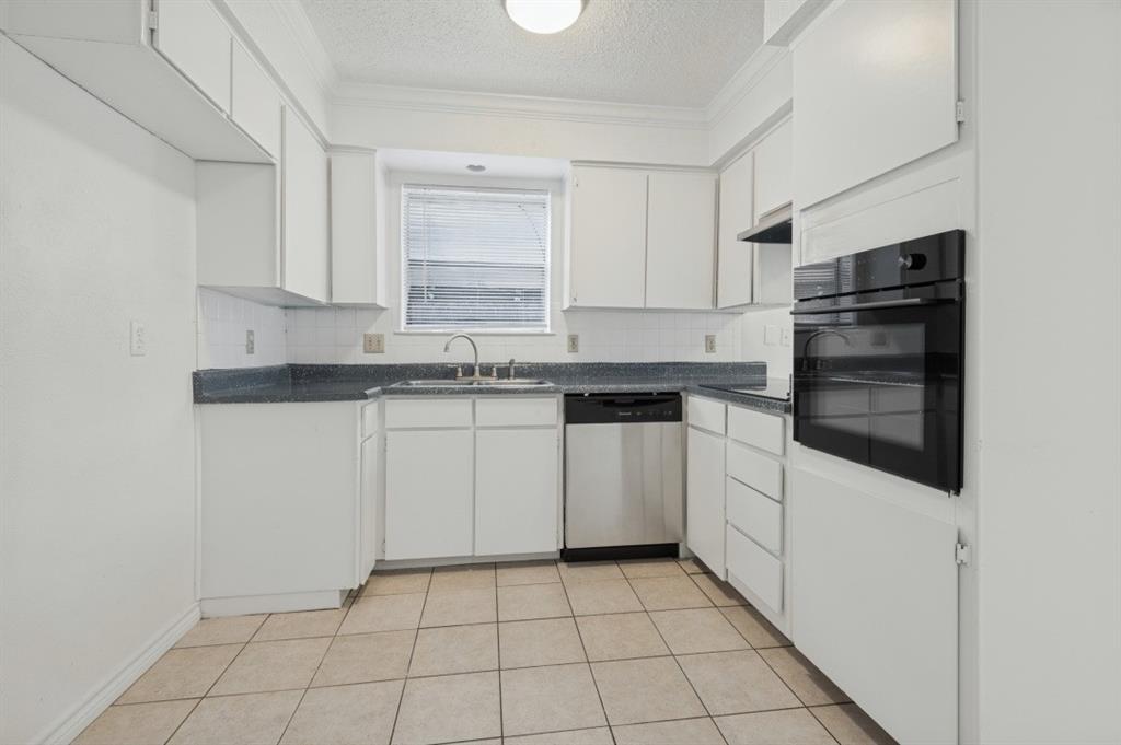 224 Brownwood Court, #226, Irving, TX 75060