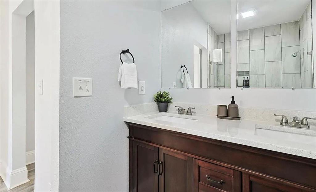 702 N Edgefield Avenue, Dallas, TX 75208