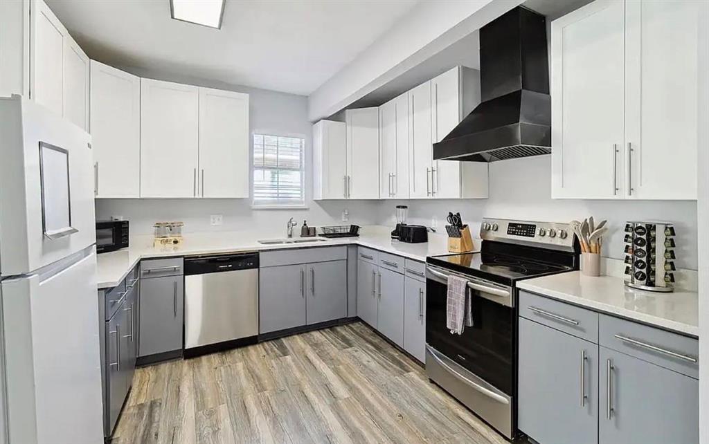702 N Edgefield Avenue, Dallas, TX 75208