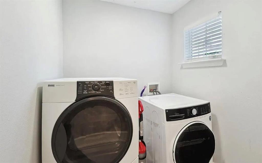 702 N Edgefield Avenue, Dallas, TX 75208