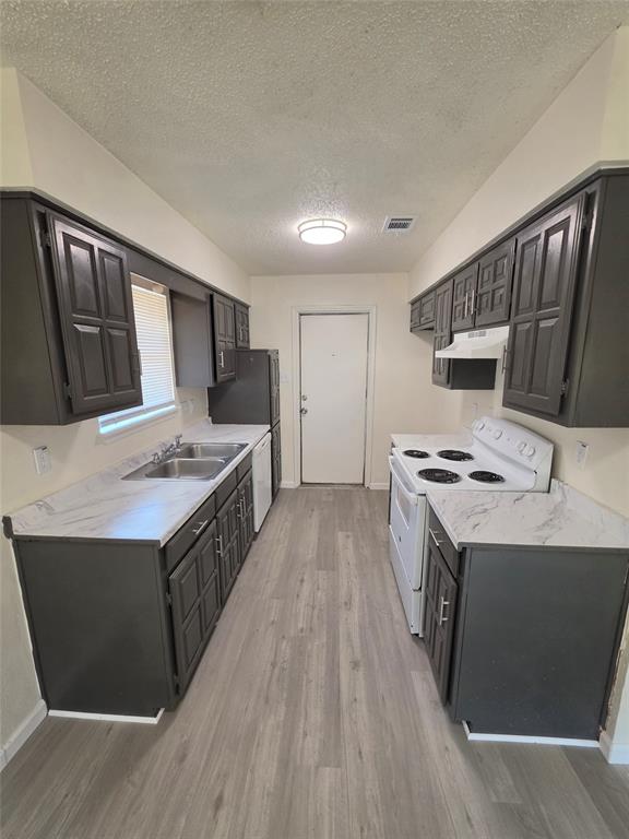 521 E Jay Court, DeSoto, TX 75115